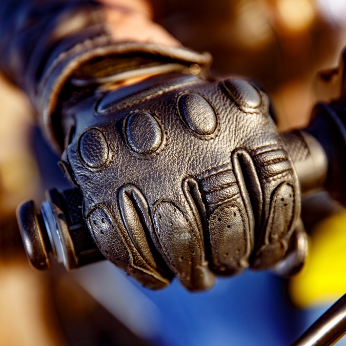 Guantes de motociclista.