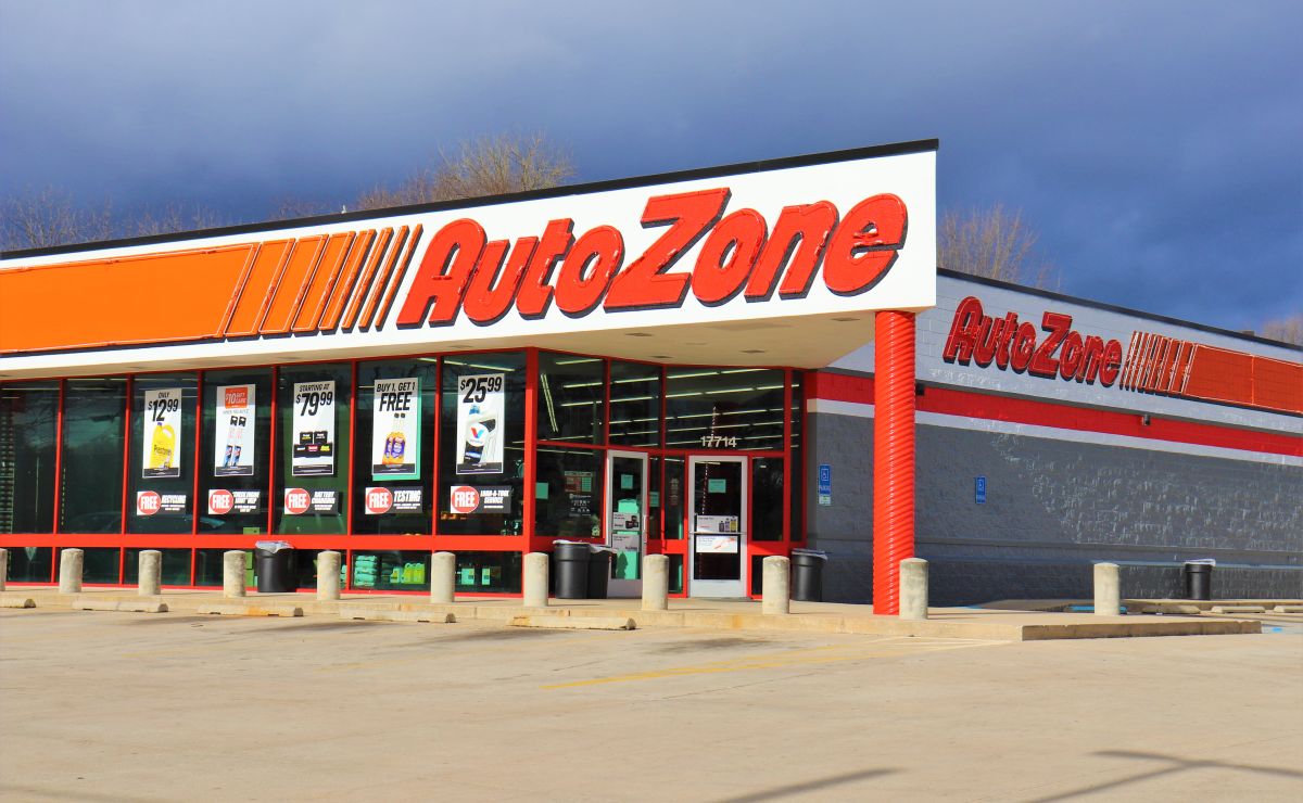 Autozone refacciones por qué es la tienda de autopartes más famosa