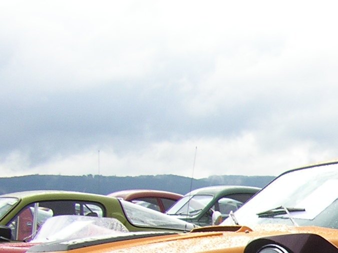 Auto con luces pop-up.