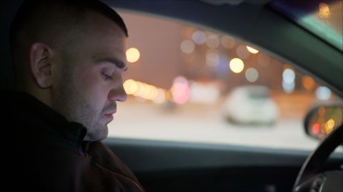 Mantener el auto encendido cuando está estacionado