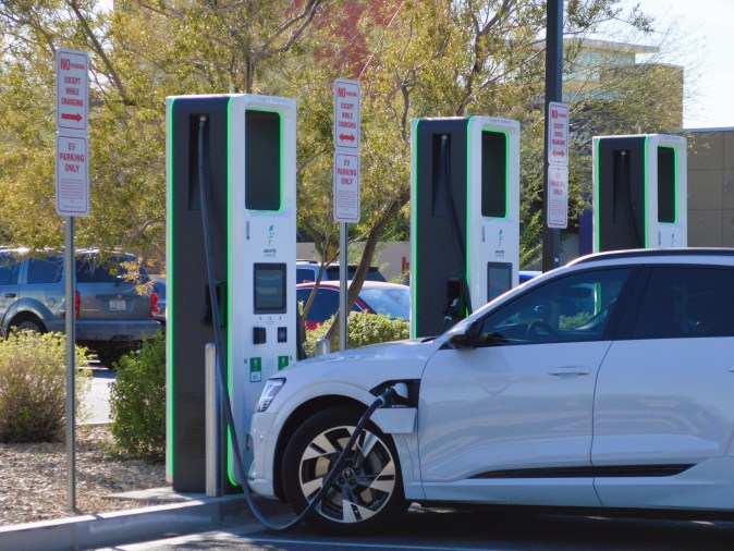 Estaciones de carga para autos eléctricos