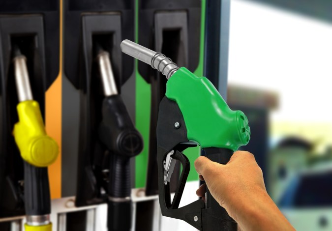 Mantener el auto encendido cuando está estacionado