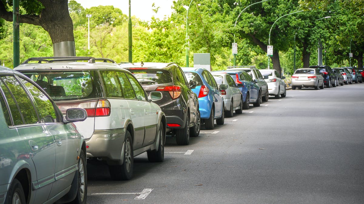 como parquear un carro rapido