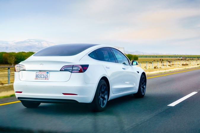cuánto consume un carro eléctrico