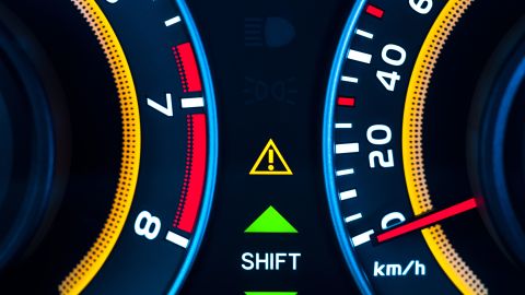 tablero significado español luz amarilla con signo de exclamacion