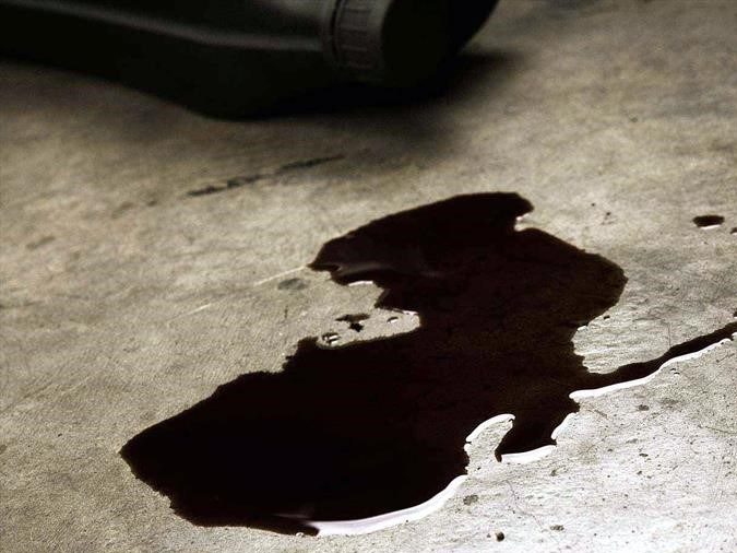 como quitar el aceite del piso