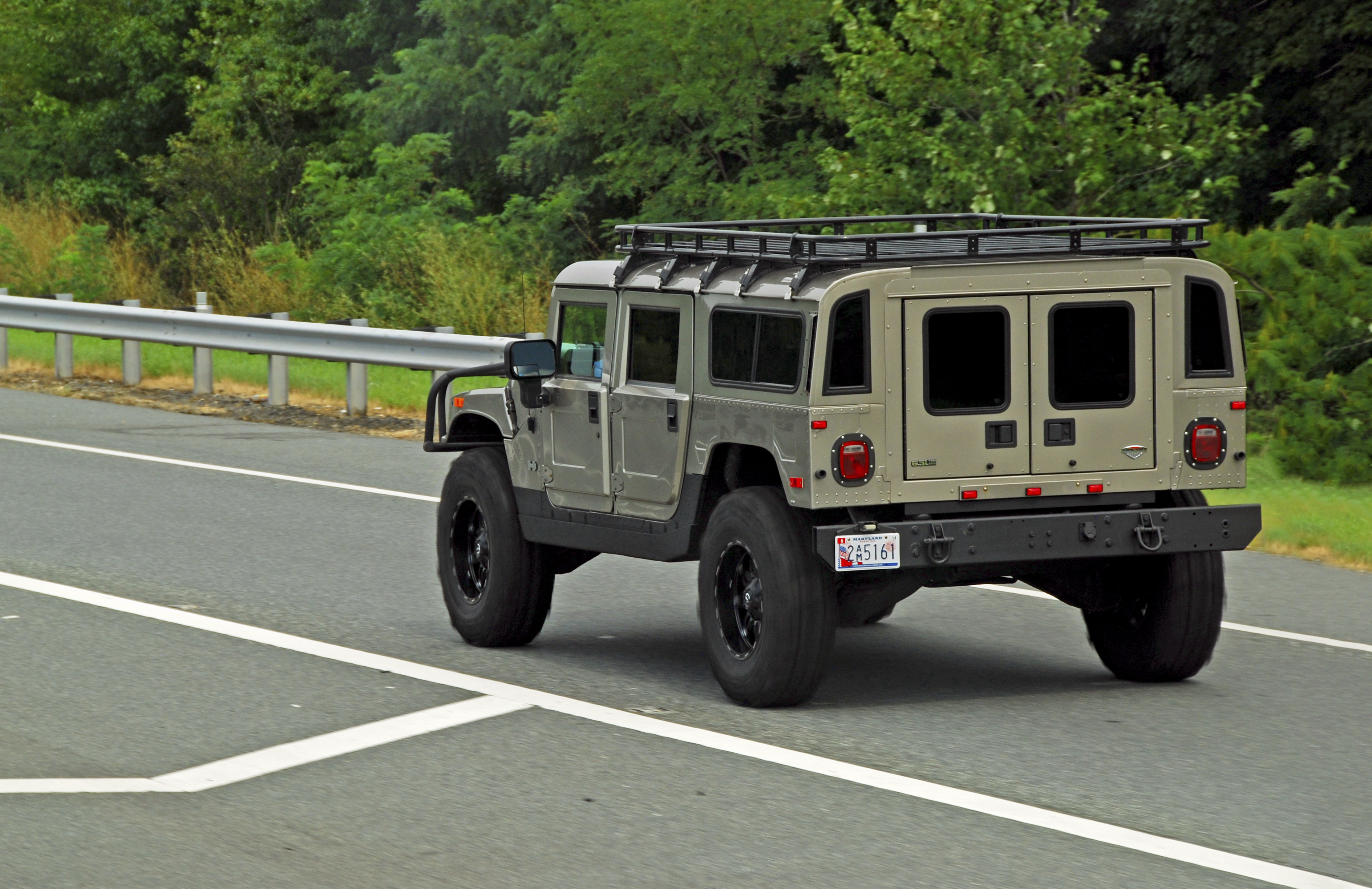 Hummer H1 modificado para la calle.