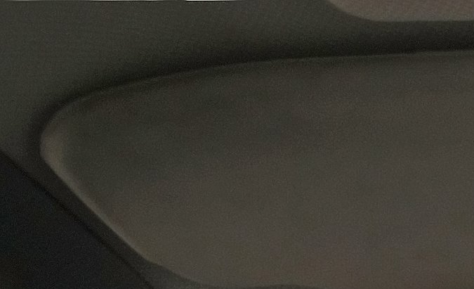 Pilares delanteros de auto.