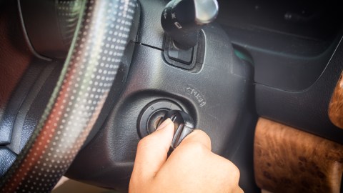 como sacar una llave rota del carro