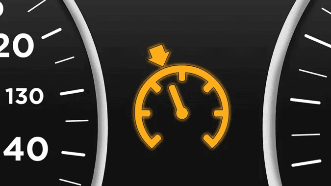 que significa un relojito en el tablero del carro