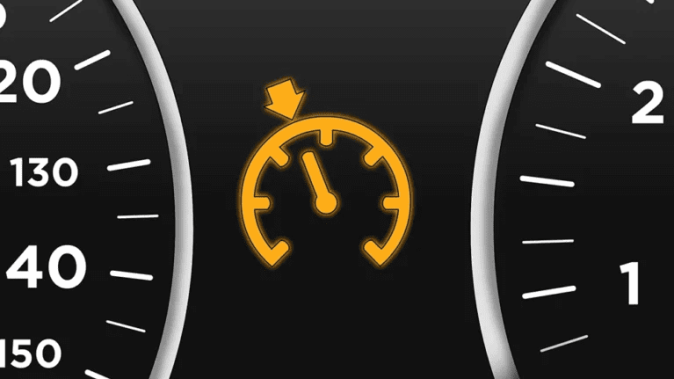 que significa un relojito en el tablero del carro