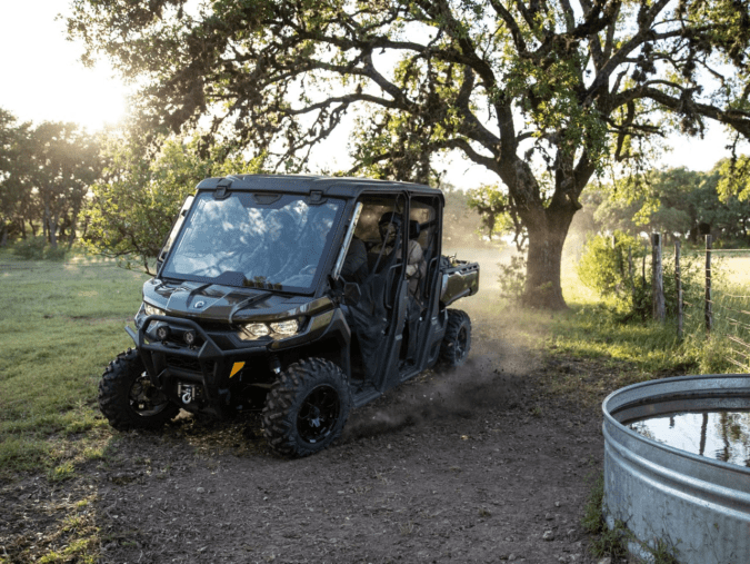 Can-Am Defender 6x6