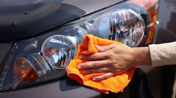 como limpiar faros de carro