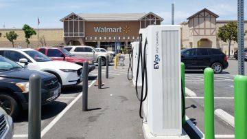 Estaciones de carga para autos electricos en Walmart