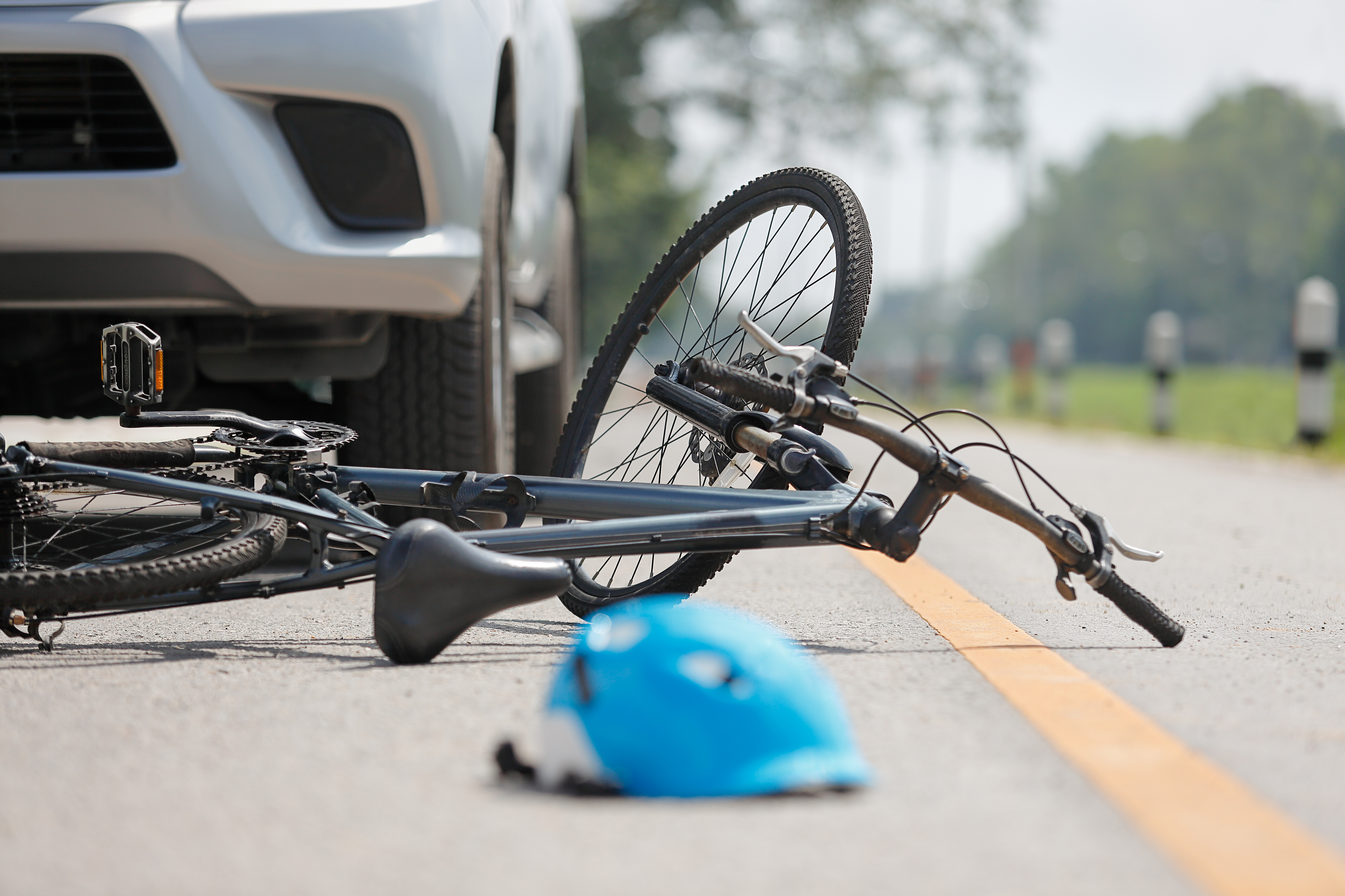 Accidente de SUV y ciclista