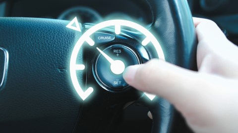 Qué significa el reloj en el tablero del auto