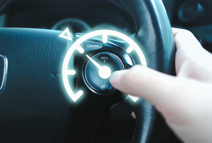 Qué significa el reloj en el tablero del auto
