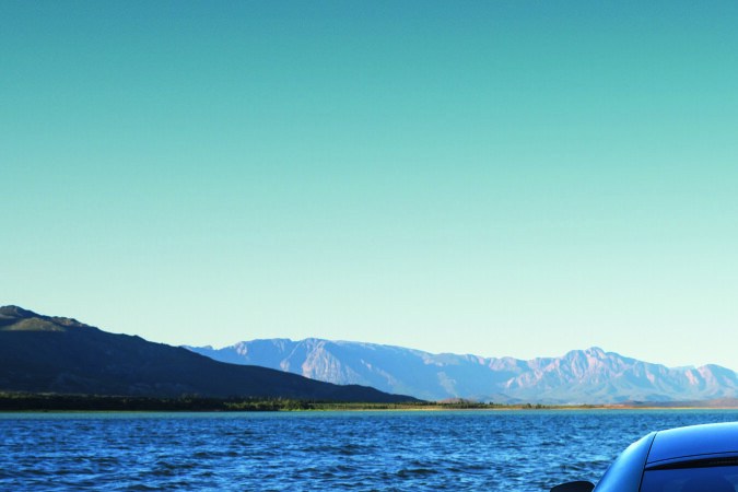 Aston Martin DB12 2024.