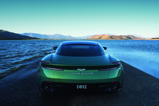Aston Martin DB12 2024.