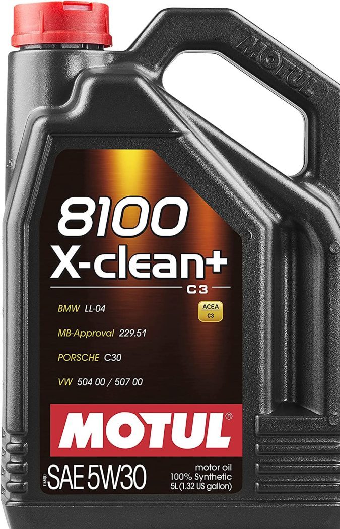 Aceite para motor Motul 8100 X-cess 5W-40 Synthetic Gasoline and Diesel Engine Oil.