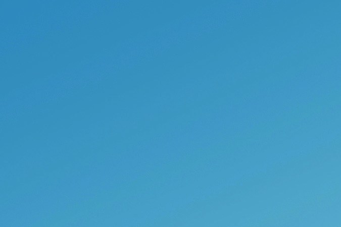 Aston Martin DB12 2024.