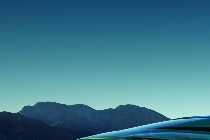 Aston Martin DB12 2024