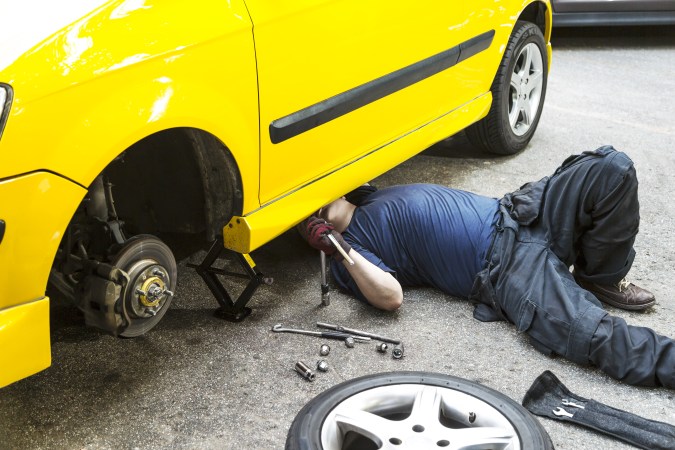 con que frecuencia rotar los neumaticos del auto