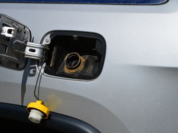 check fuel cap verificar tapón de combustible