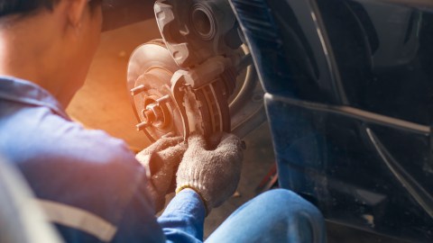 cómo revisar los frenos del auto