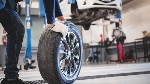 con que frecuencia rotar los neumaticos del auto