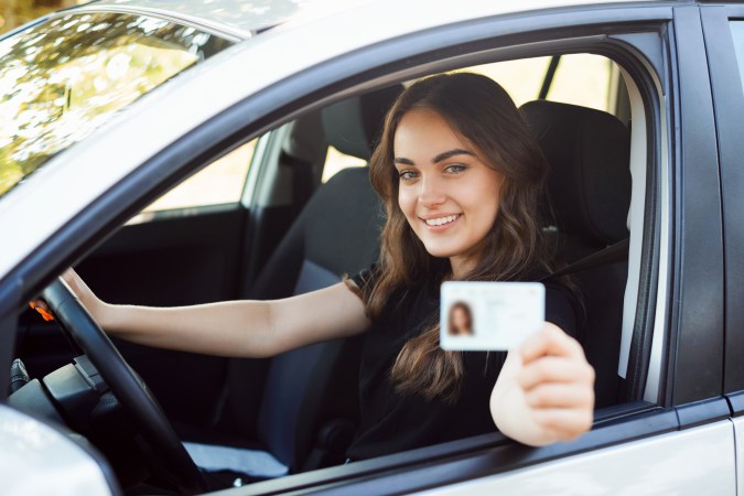 ¿Cómo se obtiene el carné de conducir internacional?