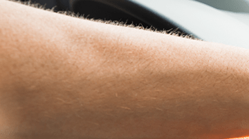 Cómo limpiar el tablero pegajoso del auto