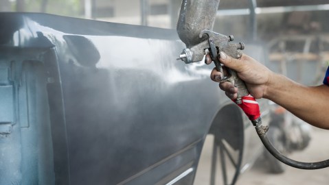 Cómo recuperar la pintura del auto tras un choque