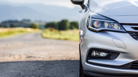 que es la tapa que tienen los parachoques de los autos
