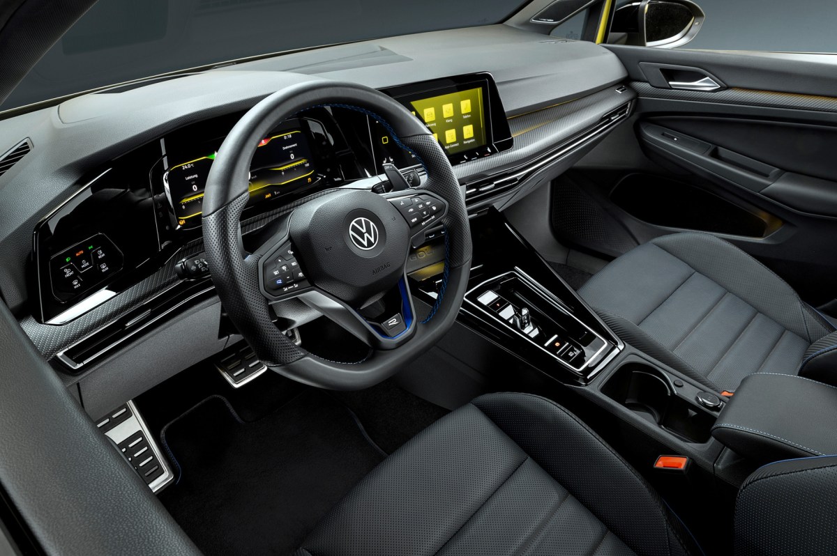 Volkswagen Golf R 333 2024.