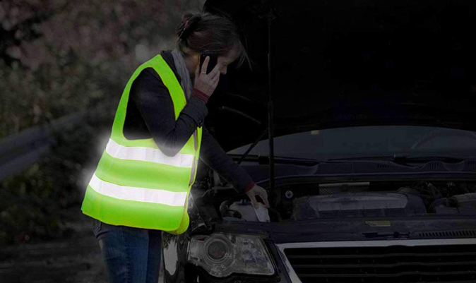 El chaleco reflectante es un accesorio útil de seguridad vial