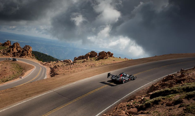 El Pikes Peak International Hill Climb es la segunda competición de motor más antigua de EE. UU.