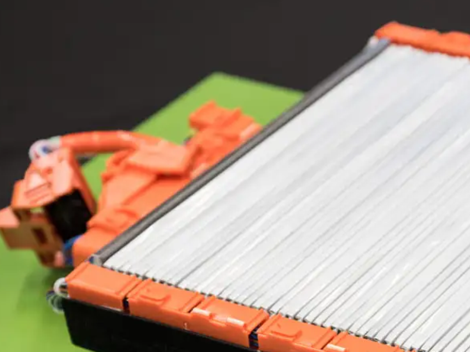 Así es la batería que desarrolla Toyota para que sus autos eléctricos alcancen 930 millas de autonomía