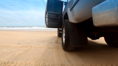 cómo limpiar arena auto