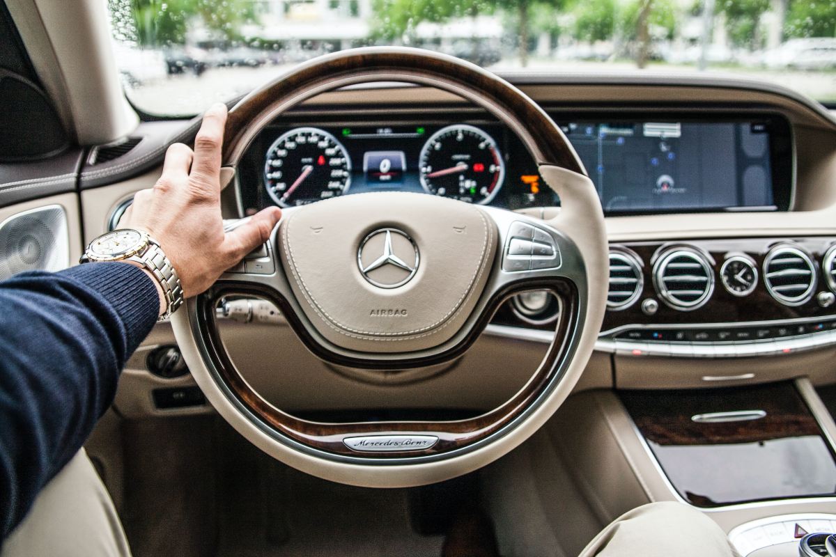 Qué significa Check Gauges en español luz en el tablero del auto