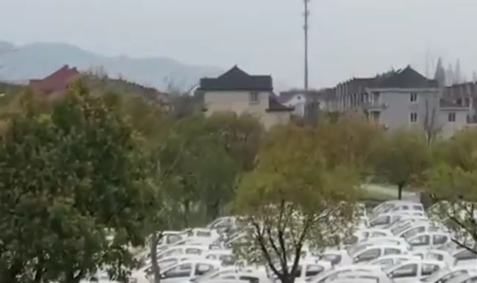 Miles de autos eléctricos se encuentran abandonados en China por baja demanda