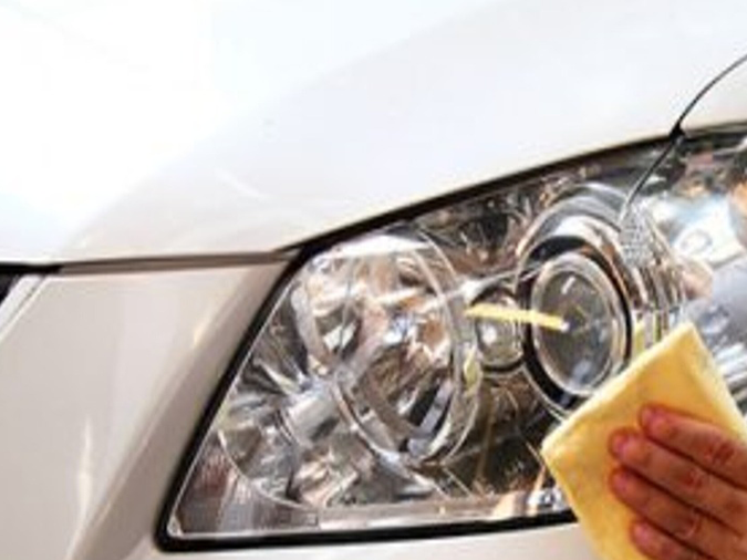 Limpieza con vinagre en faros amarillentos