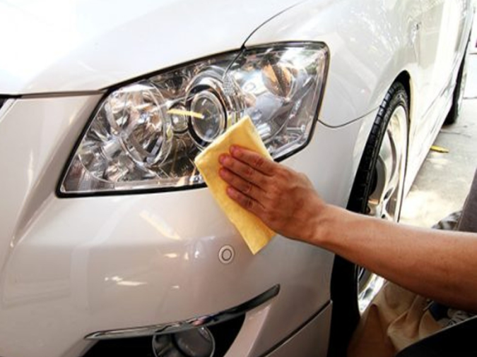 Limpieza con vinagre en faros amarillentos