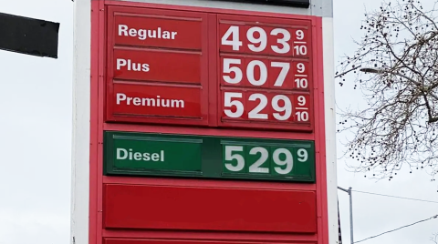 California ya no es el estado con la gasolina más costosa: cuáles lo superaron