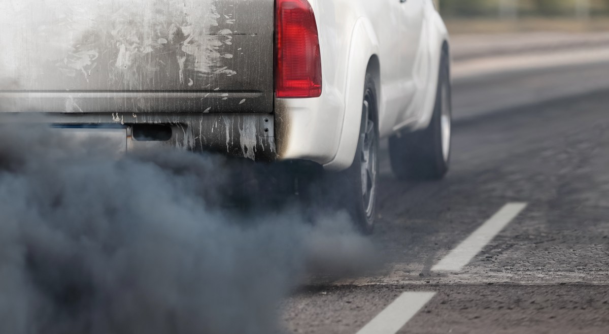 por qué sale humo negro en los autos diesel