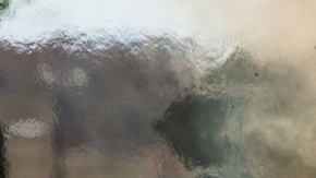 Un auto incendiado puede representar un gran riesgo para otros vehículos y personas cercanas.