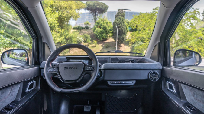 Silence S04 en el interior Silence S04: el miniauto con acento español