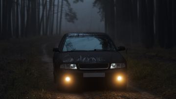La mayoría de autos modernos cuentan con luces antiniebla.
