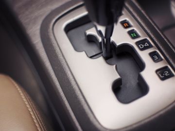 ¿Se debe cambiar el aceite de la caja automática en el auto? ¿Por qué?
