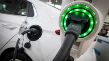 Estados que cobran tarifas adicionales a propietarios de vehículos eléctricos por el uso de electricidad